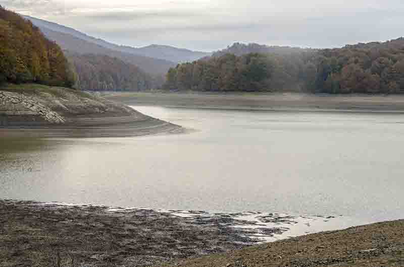 Reyno de Navarra - selva de Irati 31 - embalse de Irabia.jpg